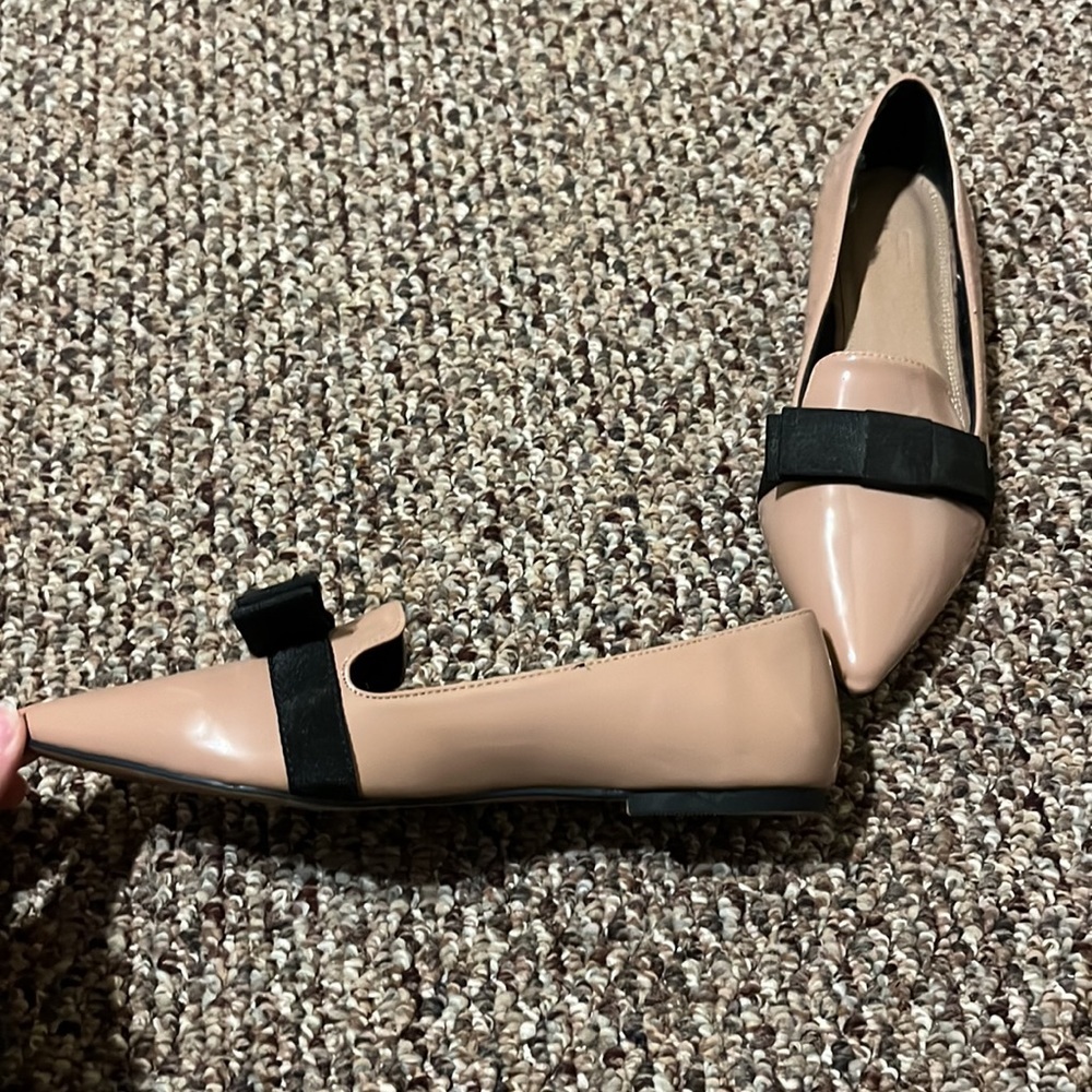 ASOS DESIGN Luan bow pointed ballet flats in Beige patent - Picture 4 of 6